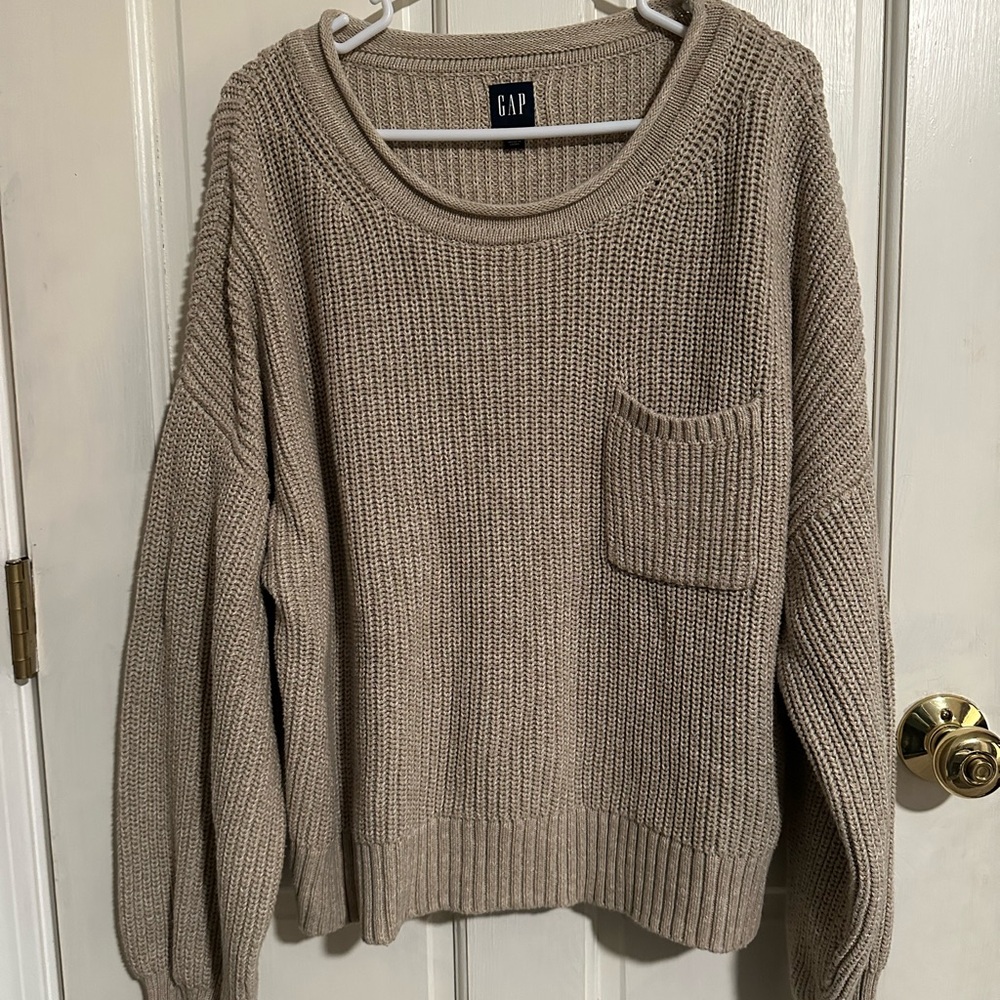 GAP Women's Beige Crew Neck Sweater
